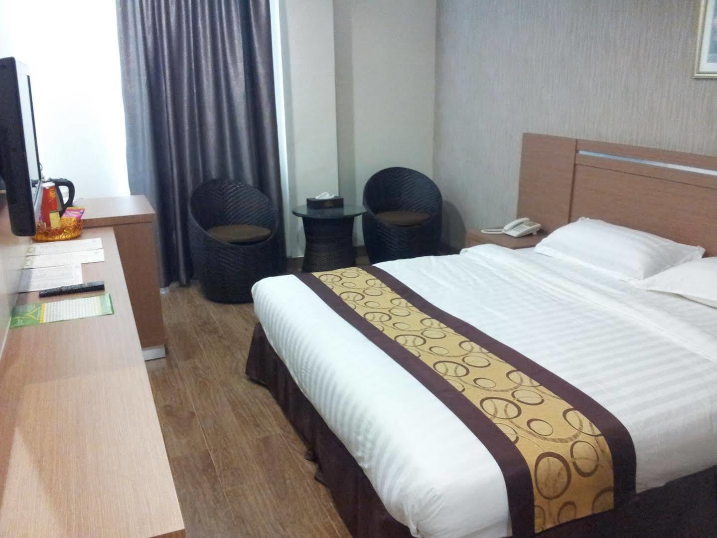 Os Hotel Edukits Fka Venesia Hotel Batam Exterior foto